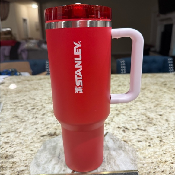 Stanley 1913 x Arsenal Limited Edition Collab - Picture 1 of 3